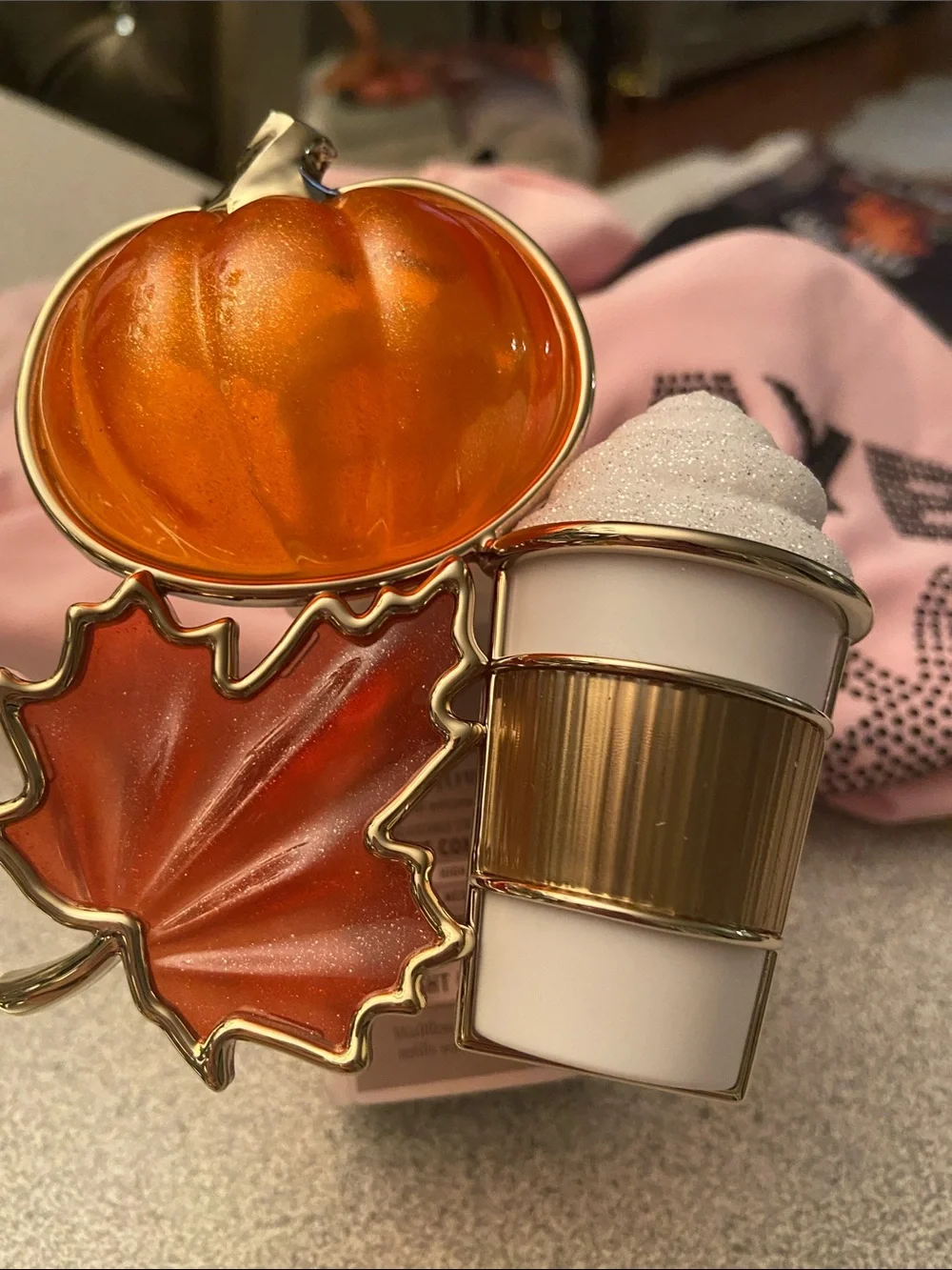 Seasonal Orange Leaf & Pumpkin light up wallflower